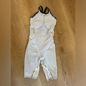 Kneeskin Finis swimming Rival 2.0 white